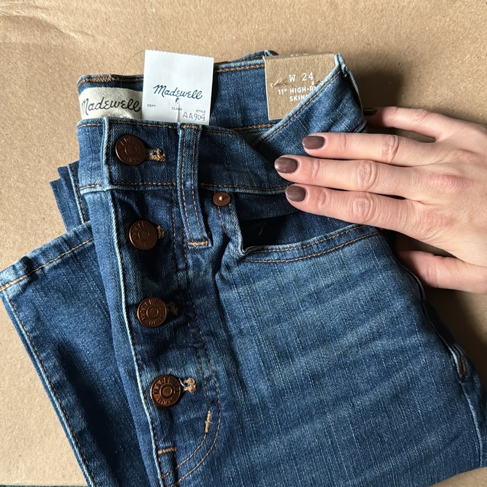 11” High Rise Skinny Jean - Picture 5 of 5
